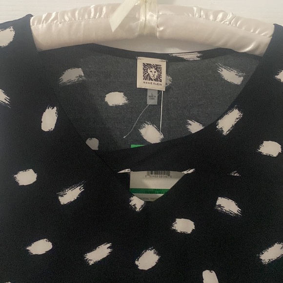 Anne Klein black asymmetrical neckline top with ivory spots. L. Lined front NWT - Picture 2 of 7